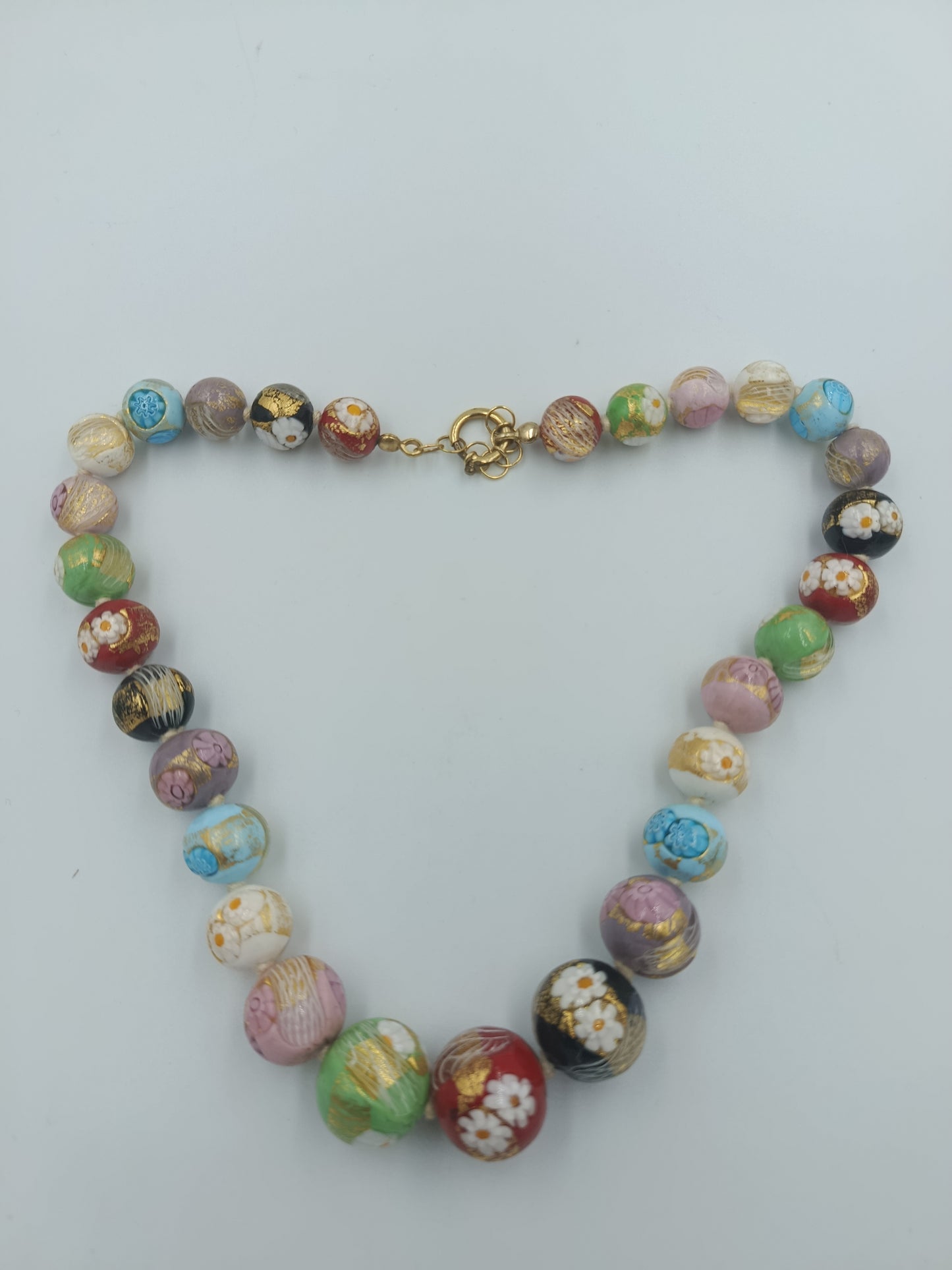 Farbenfrohe Cloisonné-Perlenkette mit 375er Goldverschluss