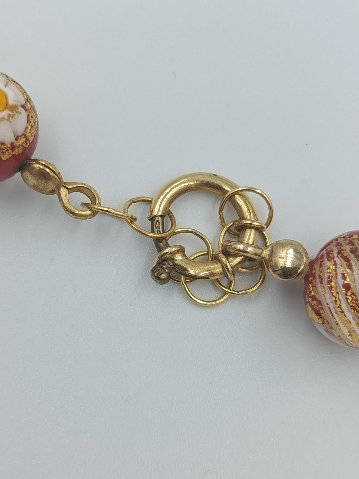 Farbenfrohe Cloisonné-Perlenkette mit 375er Goldverschluss