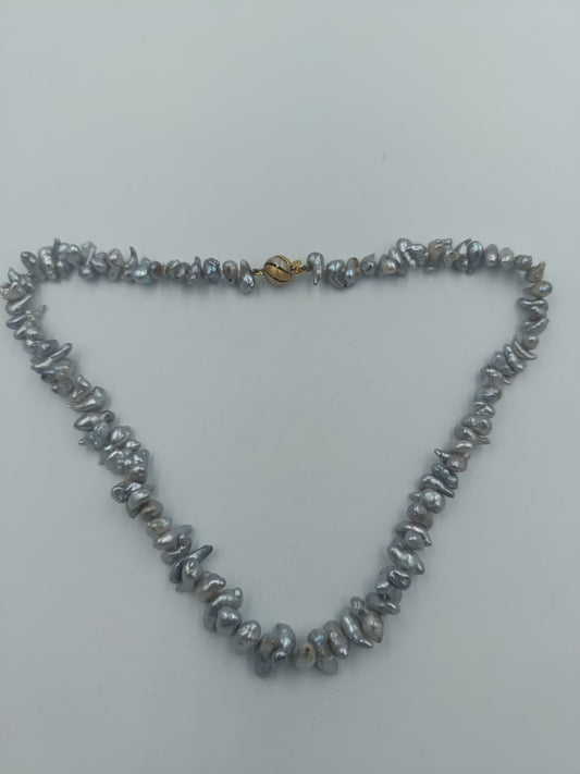 Graue Keshi-Perlenkette mit Goldverschluss 585k