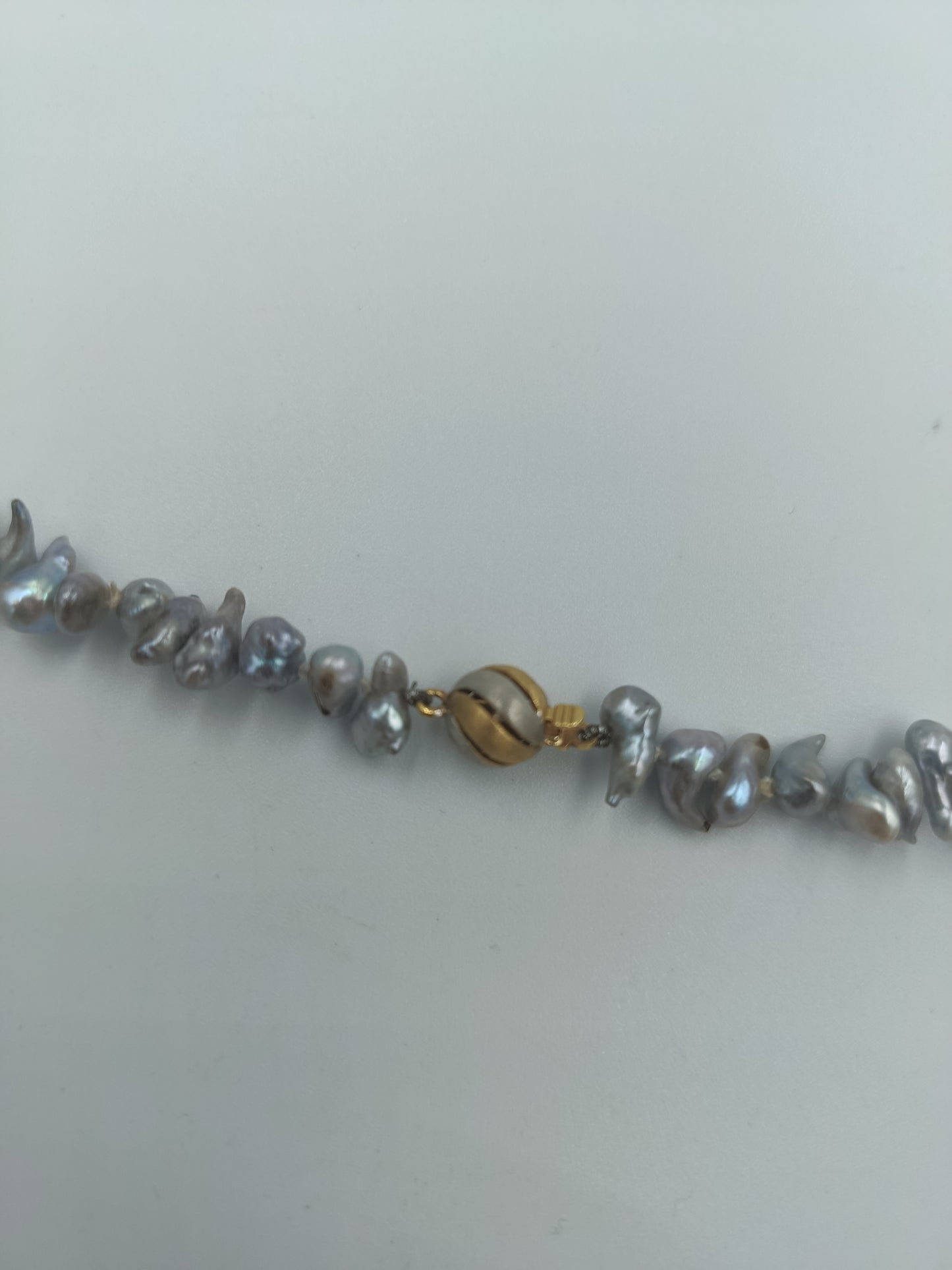 Graue Keshi-Perlenkette mit Goldverschluss 585k