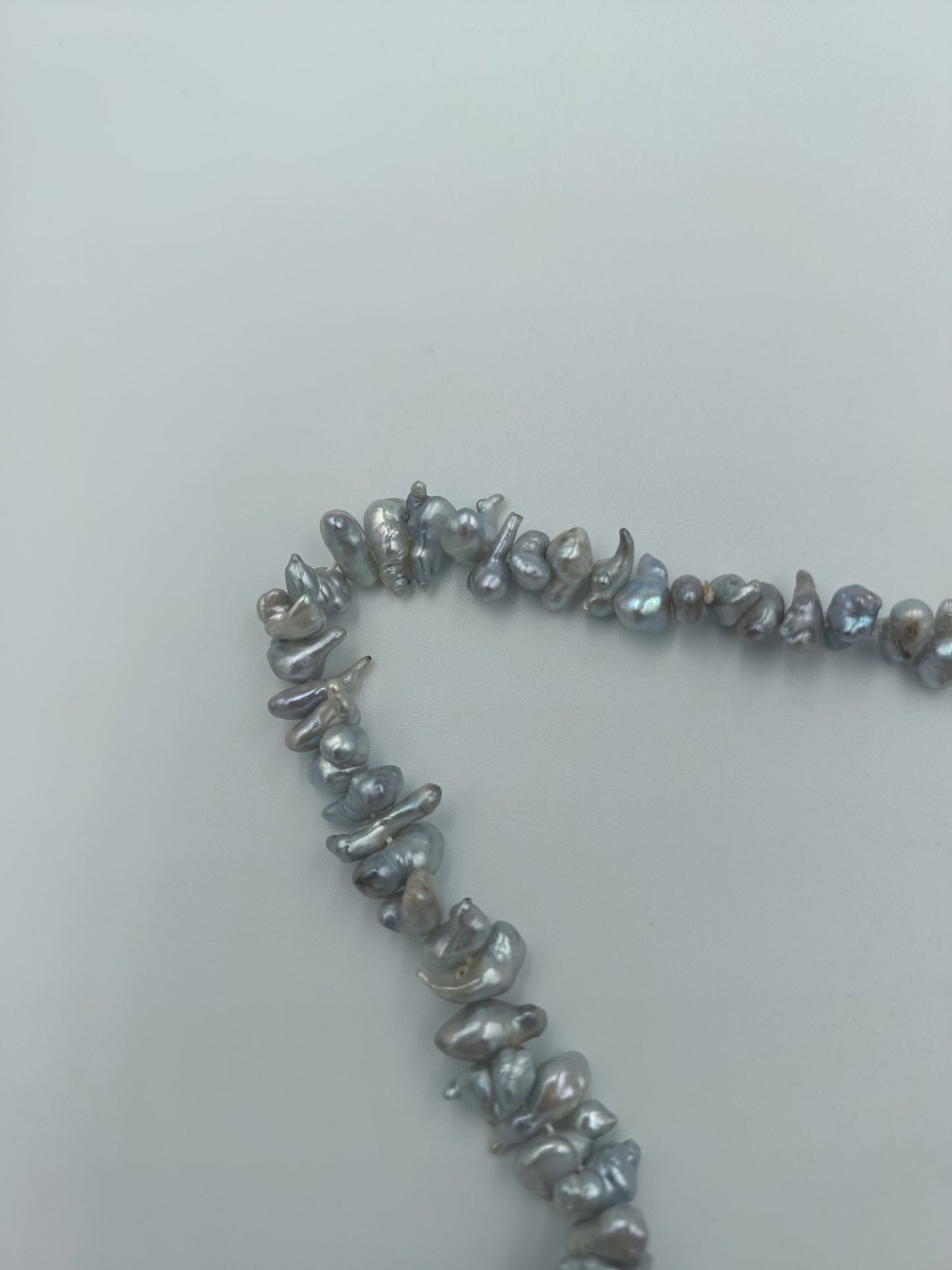 Graue Keshi-Perlenkette mit Goldverschluss 585k