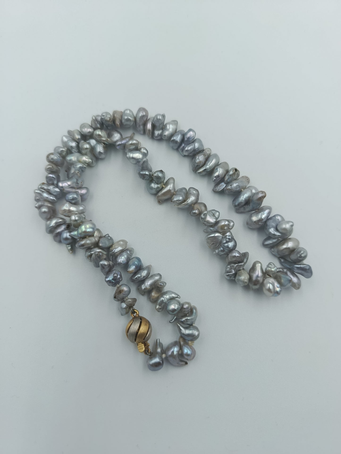 Graue Keshi-Perlenkette mit Goldverschluss 585k