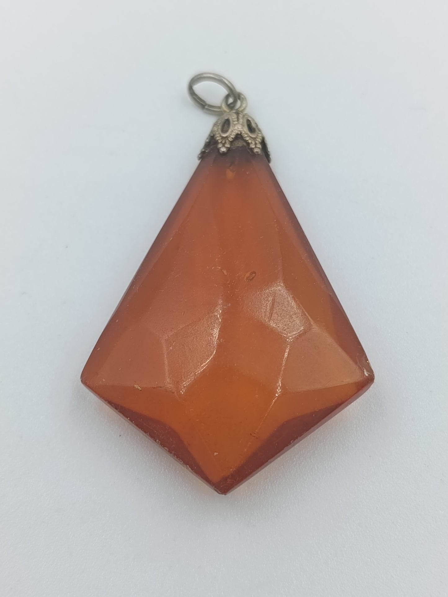 Vintage Anhänger mit facettiertem Karneol