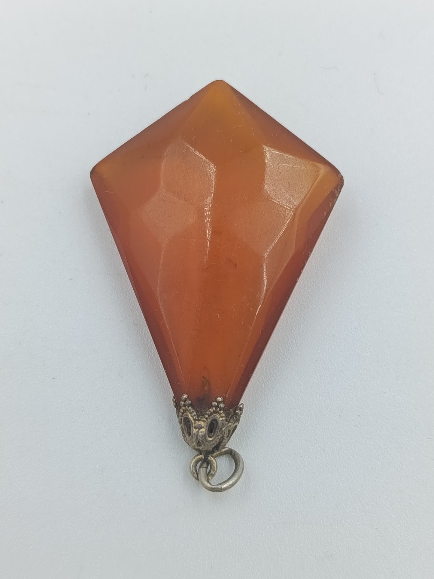 Vintage Anhänger mit facettiertem Karneol