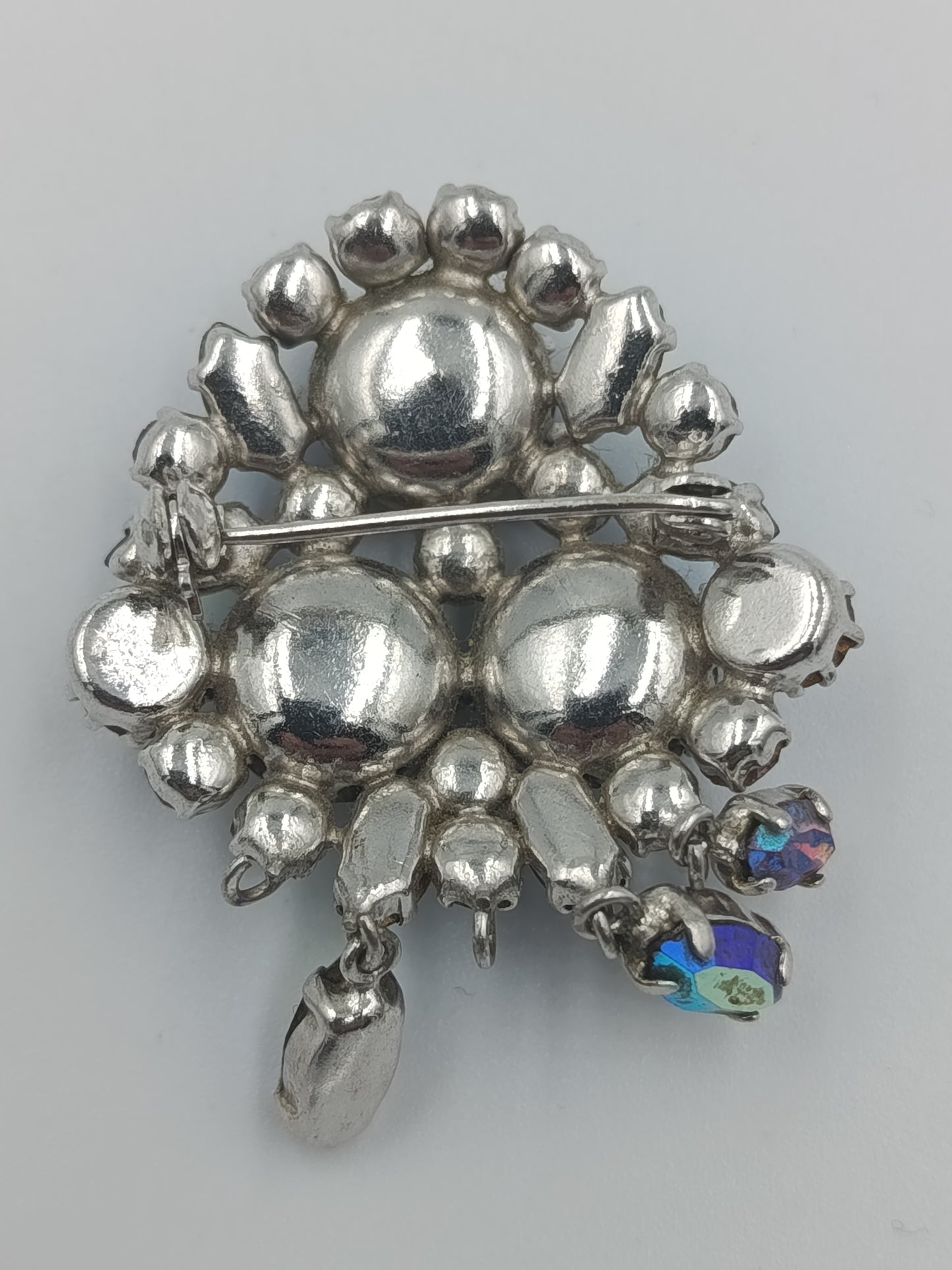 Vintage Strassbrosche in Rot- und Violetttönen