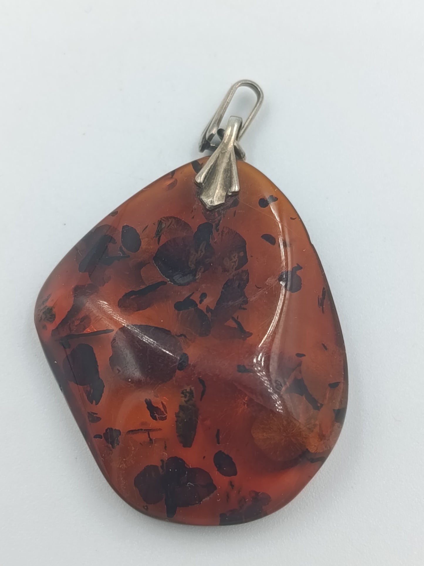 Bernsteinanhänger in Naturform