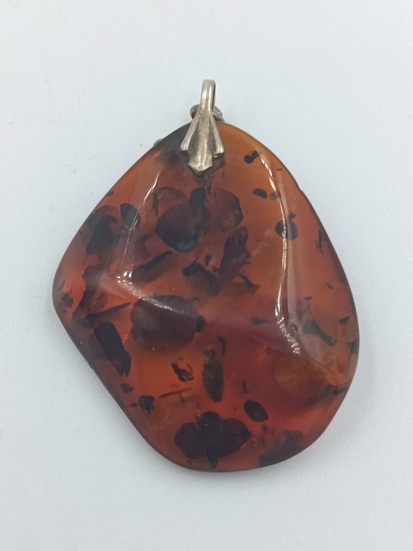 Bernsteinanhänger in Naturform