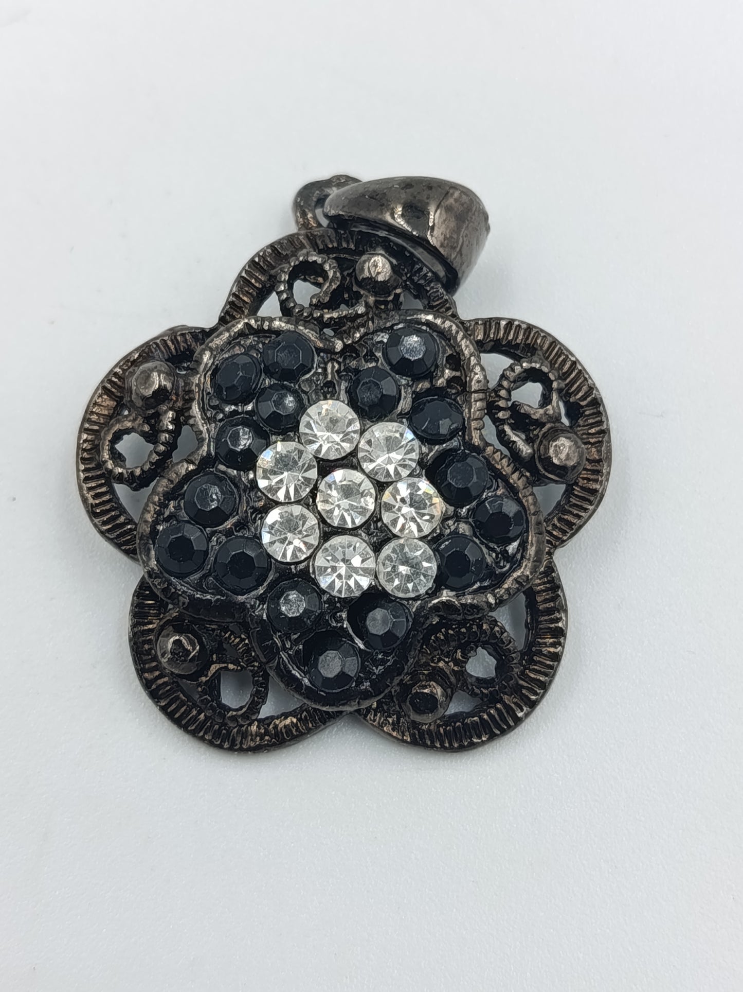 Anhänger im Antik-Look mit Strasssteinen