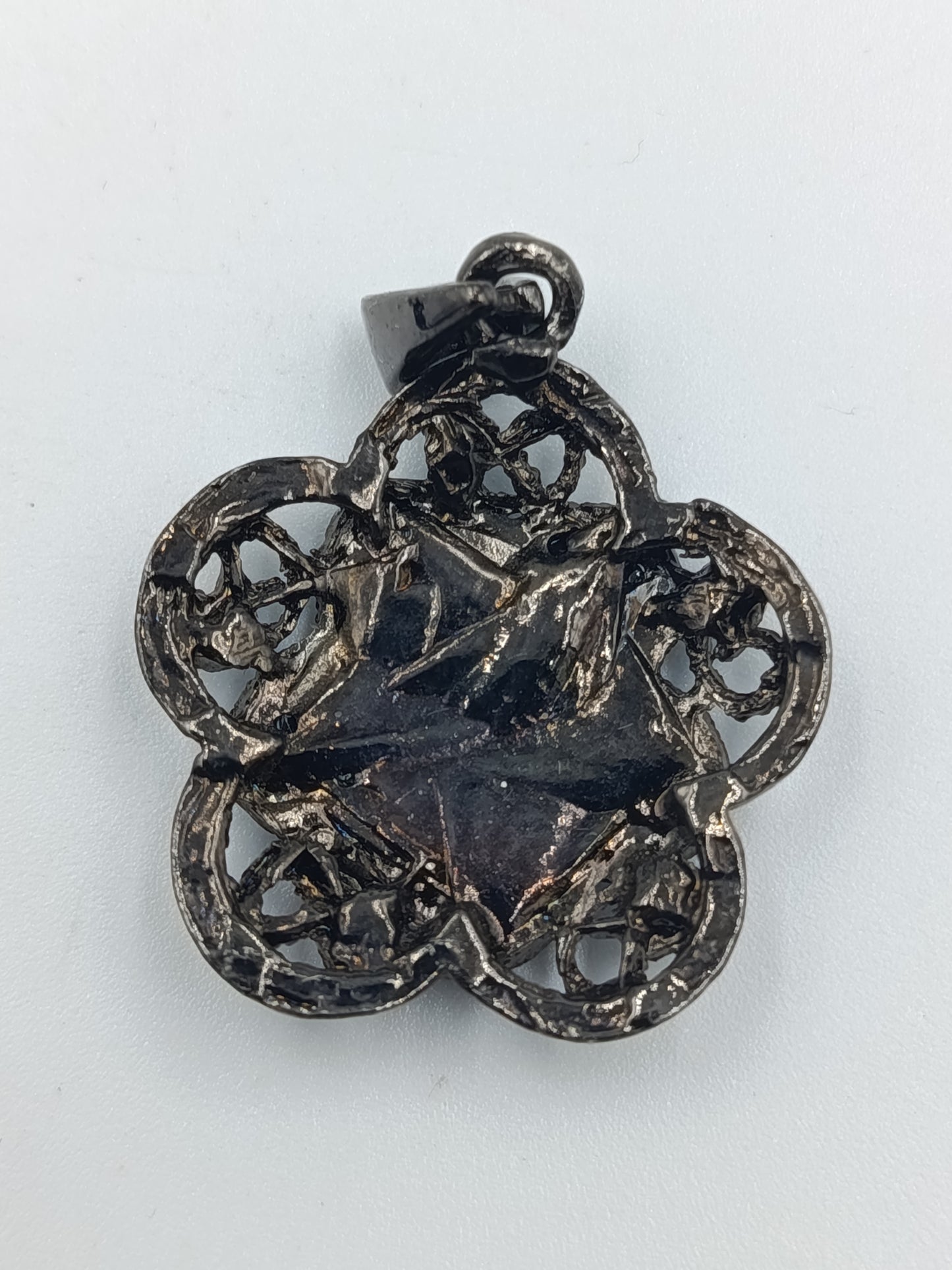 Anhänger im Antik-Look mit Strasssteinen