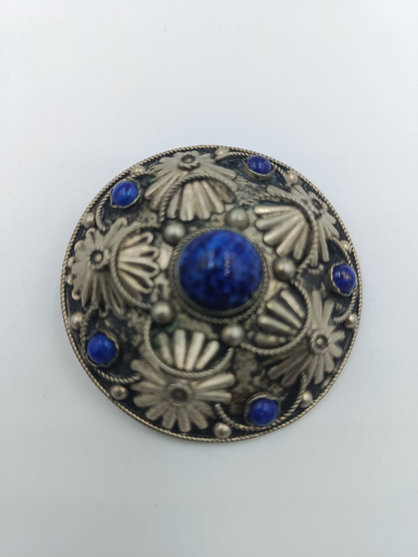 Vintage Filigran-Brosche mit blauen Cabochons
