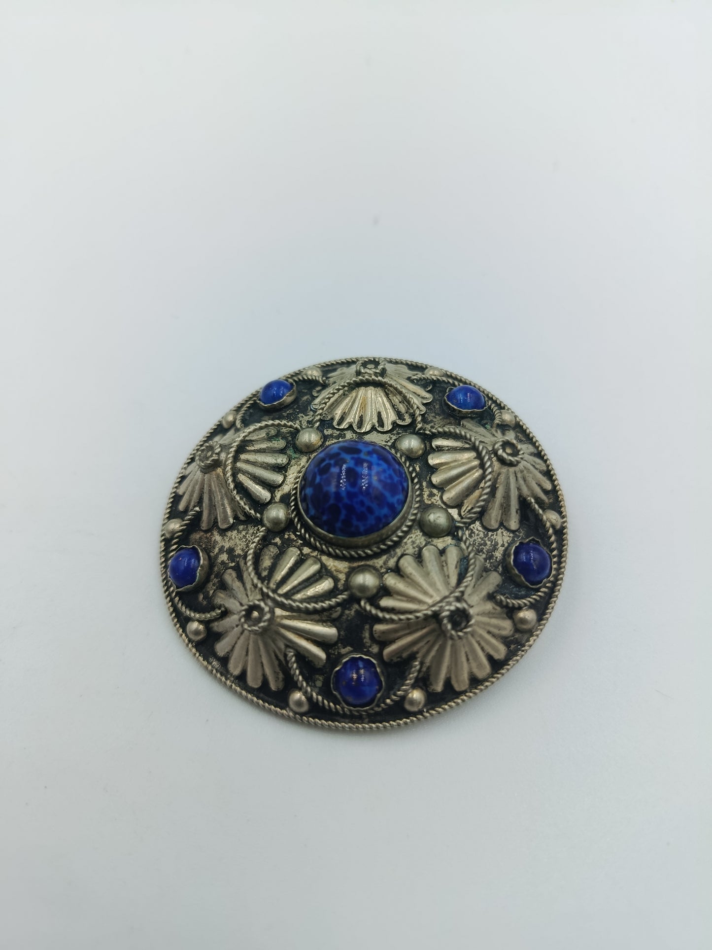 Vintage Filigran-Brosche mit blauen Cabochons