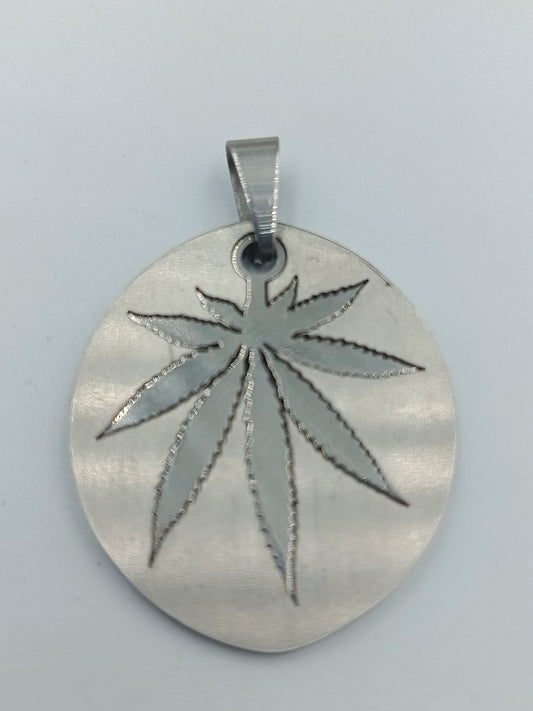 Edelstahl-Anhänger mit Blattmotiv