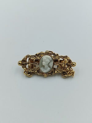 Goldfarbene Kamee-Brosche mit Kette