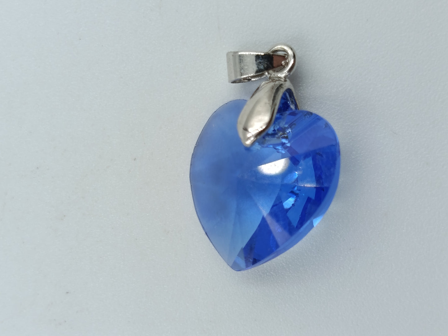 Blauer Kristall-Herzanhänger