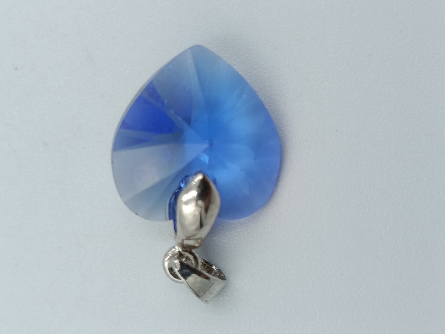 Blauer Kristall-Herzanhänger