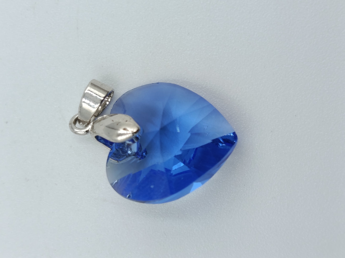 Blauer Kristall-Herzanhänger