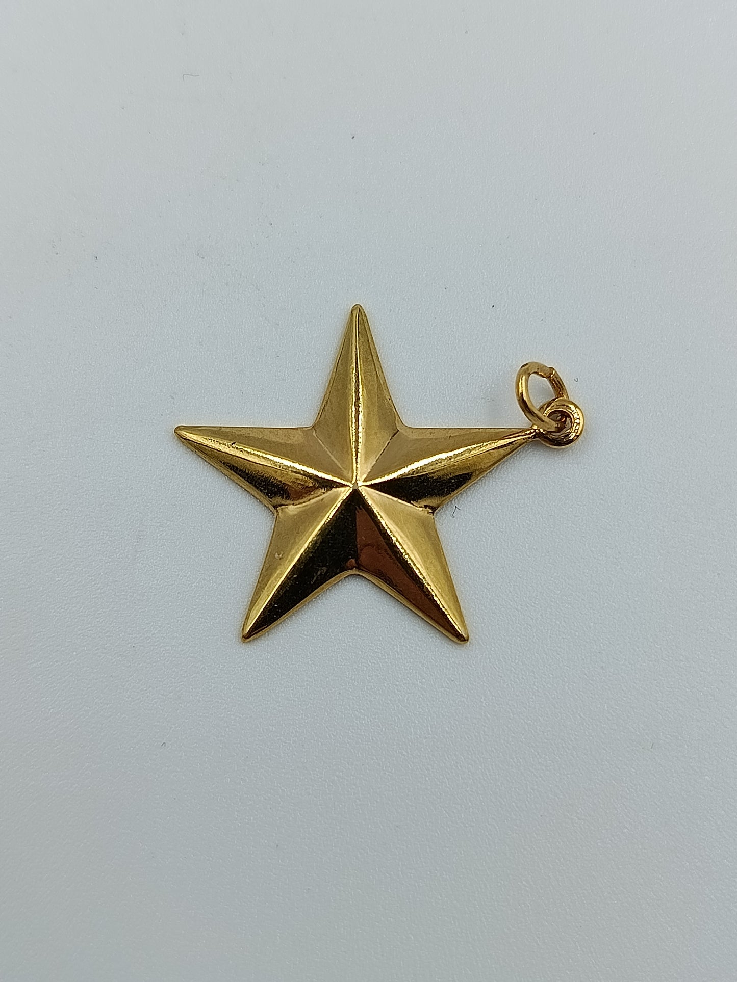 Goldfarbener Stern-Anhänger