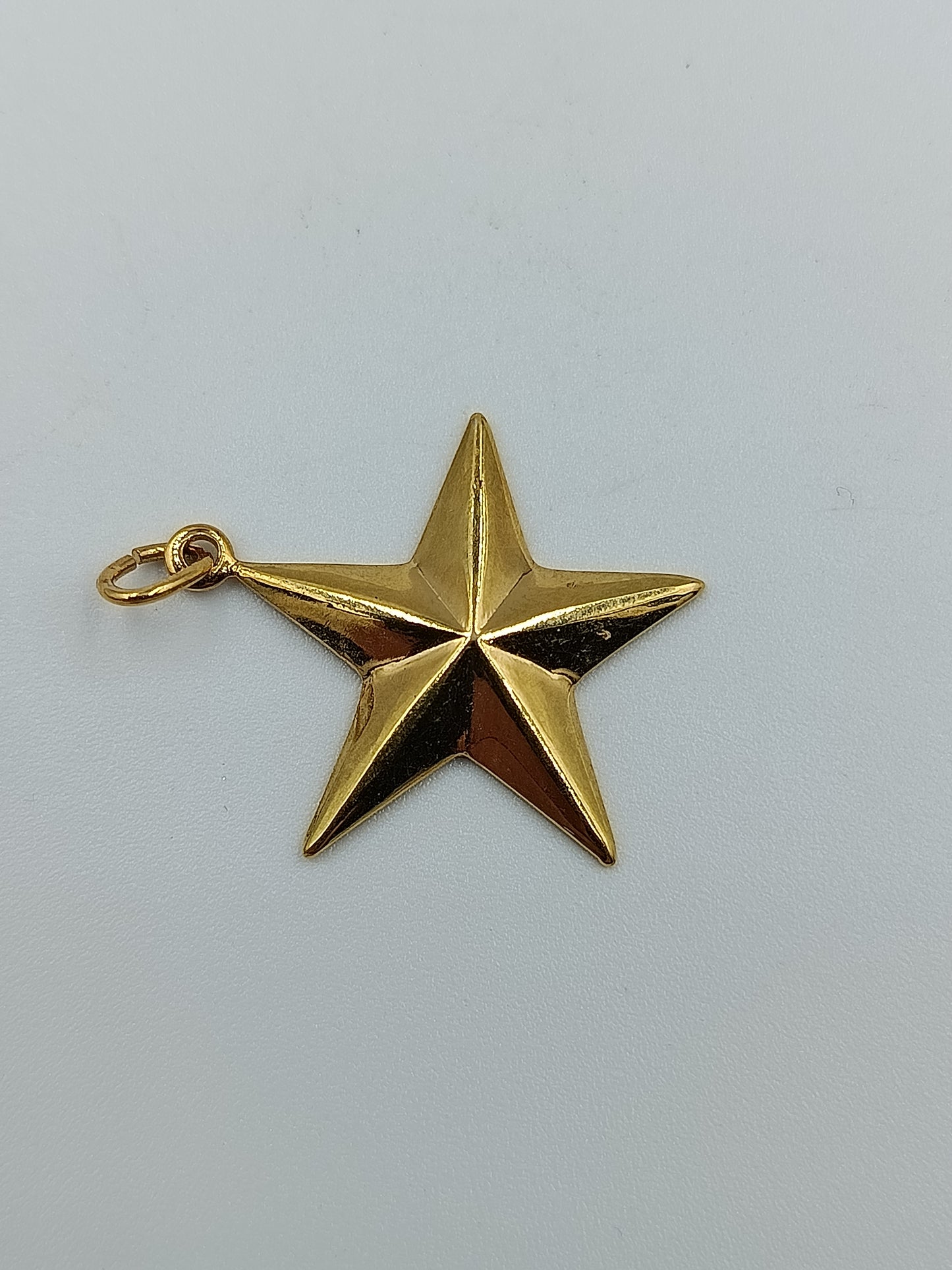 Goldfarbener Stern-Anhänger