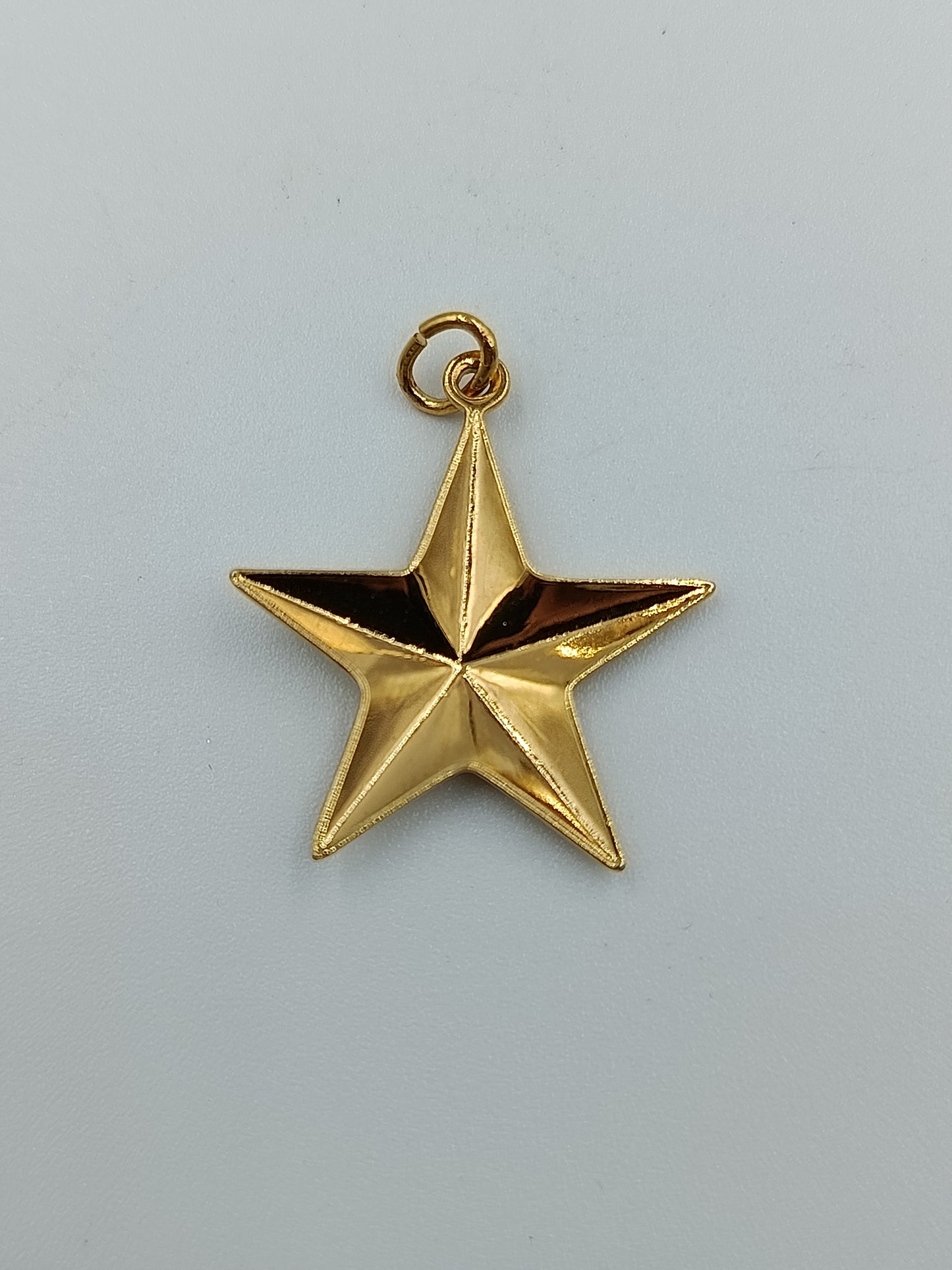 Goldfarbener Stern-Anhänger