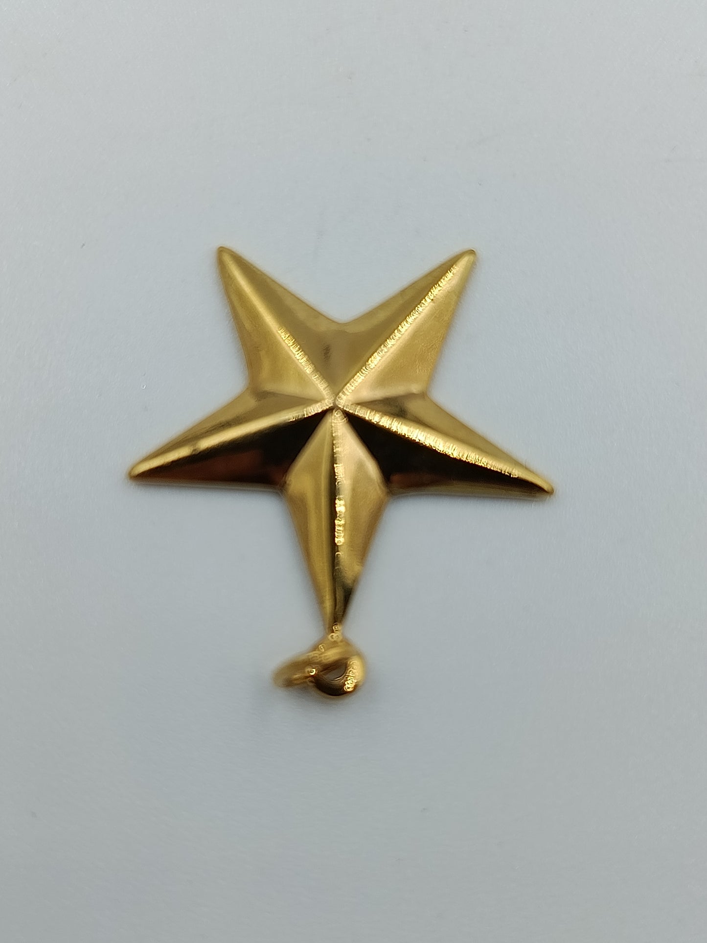 Goldfarbener Stern-Anhänger