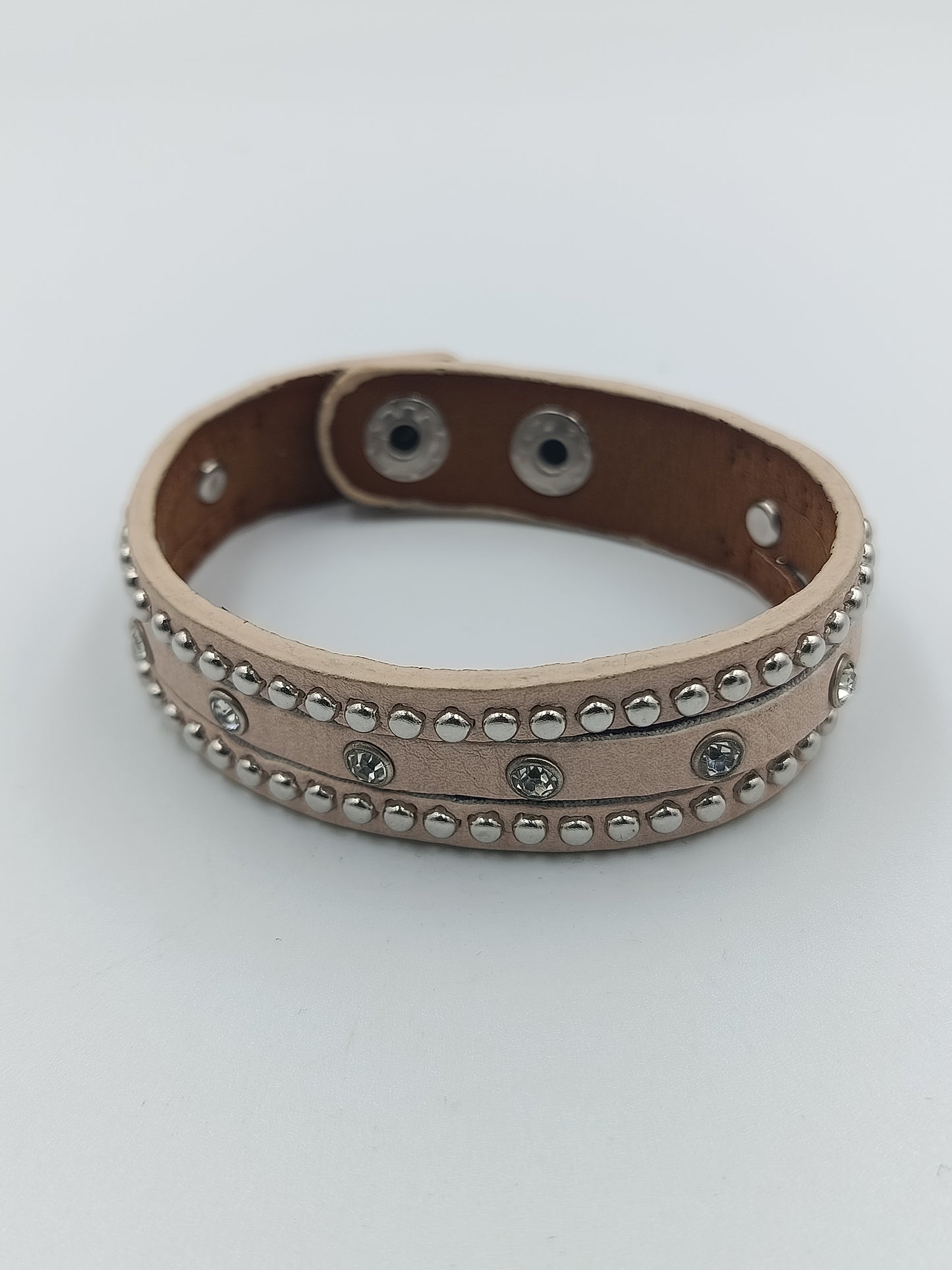 Lederarmband mit Strass und Nieten