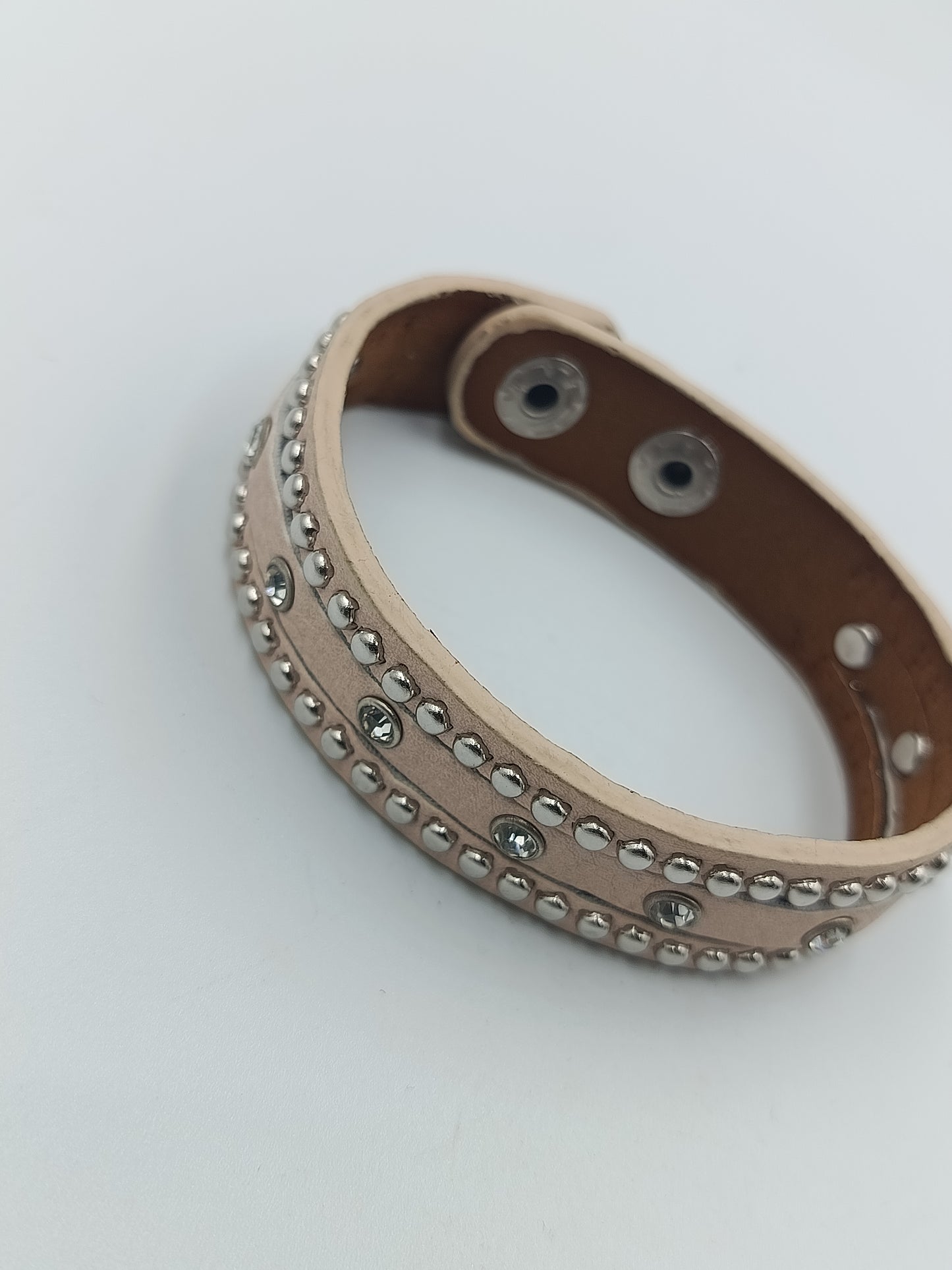 Lederarmband mit Strass und Nieten