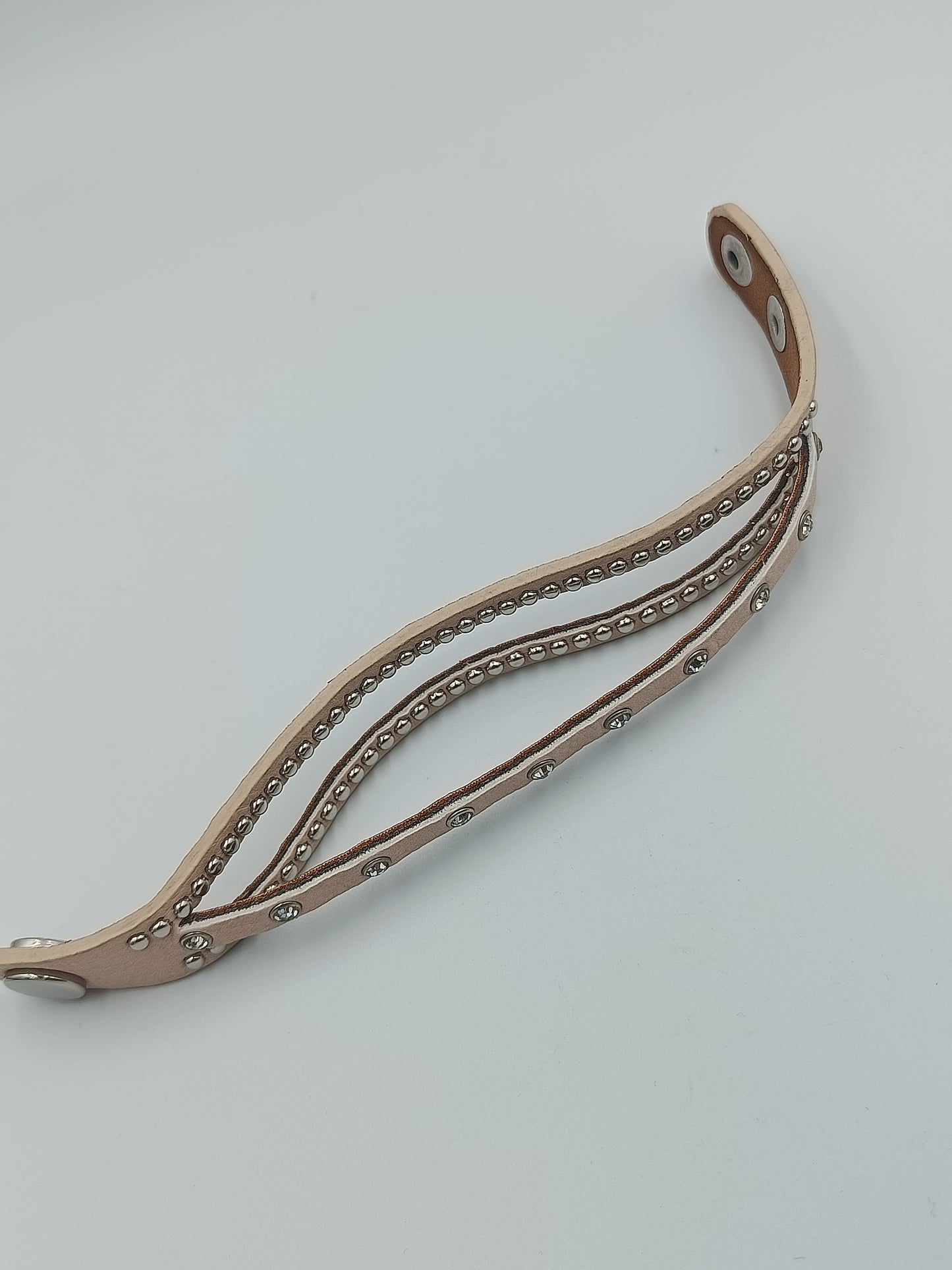 Lederarmband mit Strass und Nieten