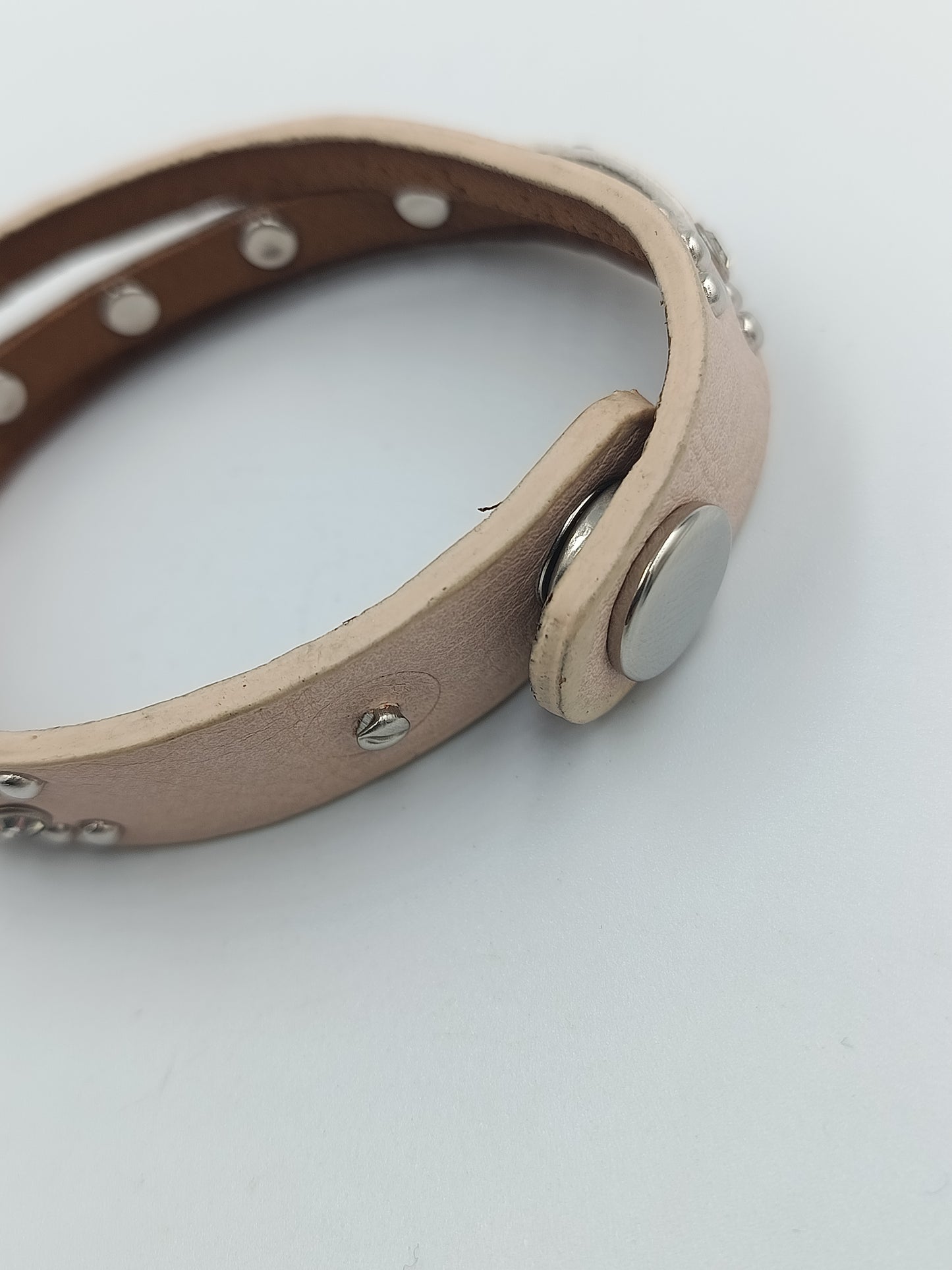 Lederarmband mit Strass und Nieten