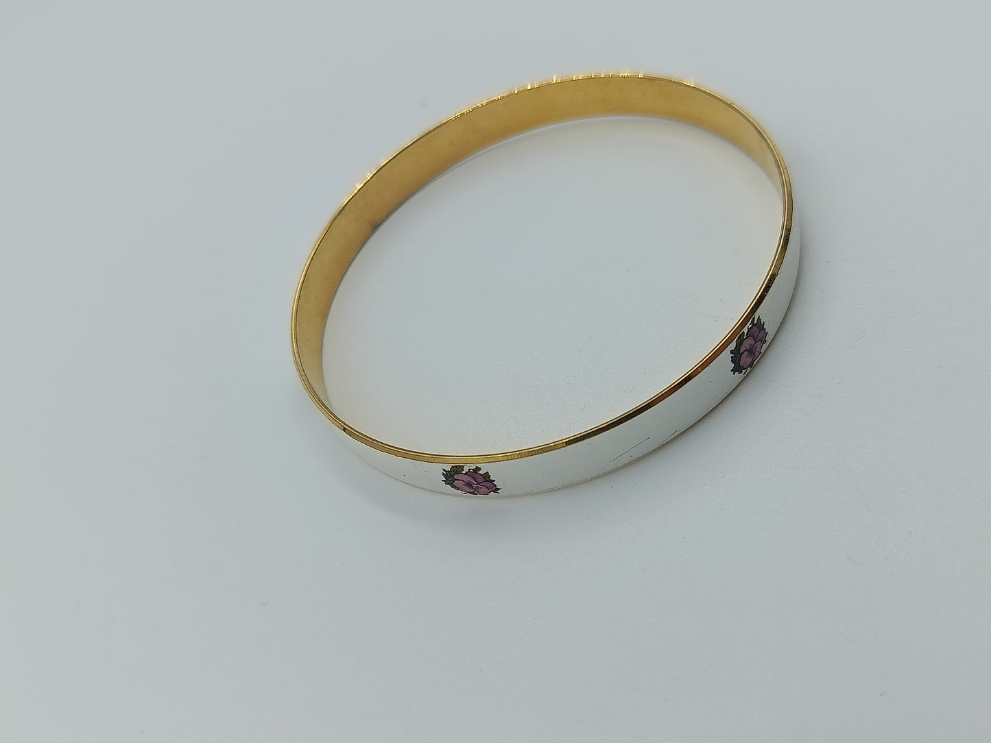 Starres Armreif-Armband mit Rosenmotiv