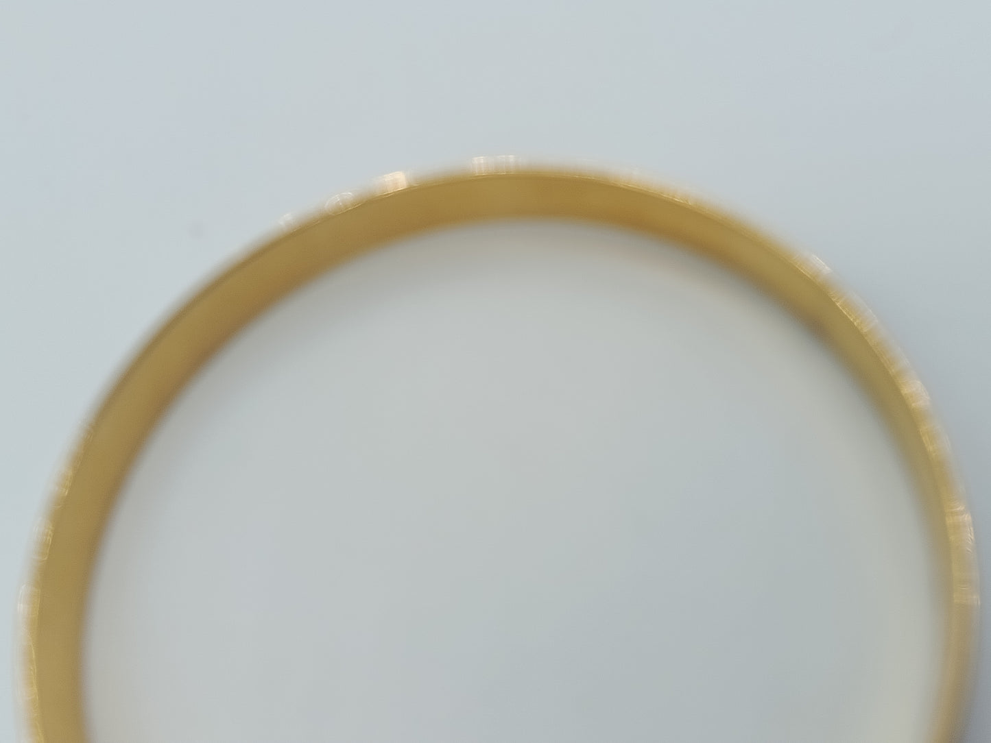 Starres Armreif-Armband mit Rosenmotiv