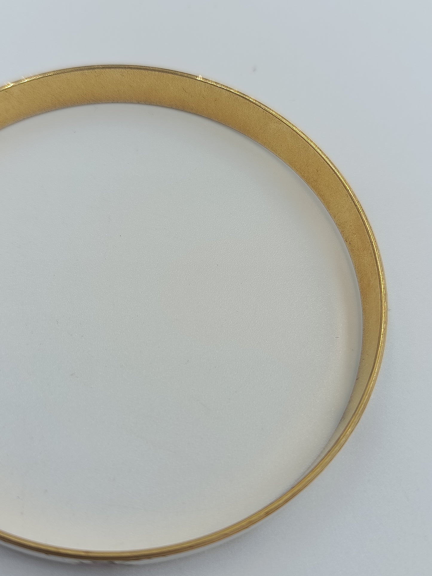 Starres Armreif-Armband mit Rosenmotiv