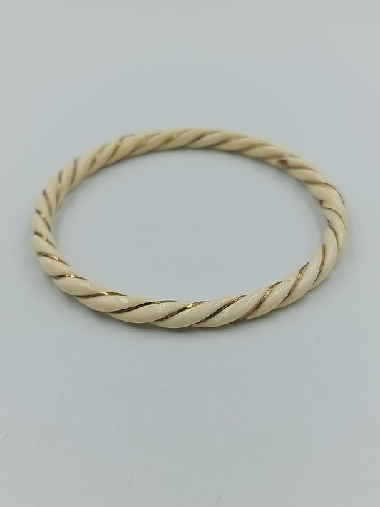 Starres Armreif-Armband im gedrehten Design