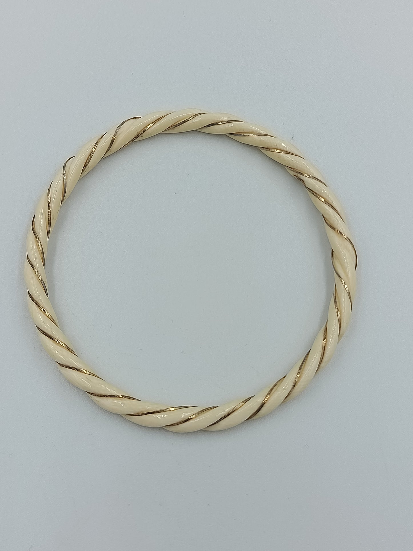 Starres Armreif-Armband im gedrehten Design