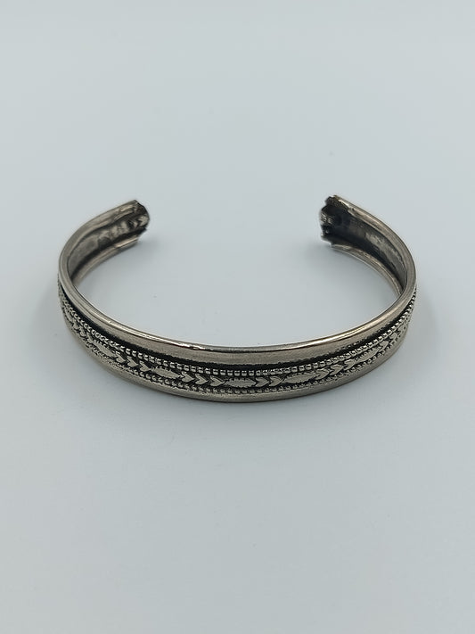 Vintage Armreif mit Ethno-Gravur