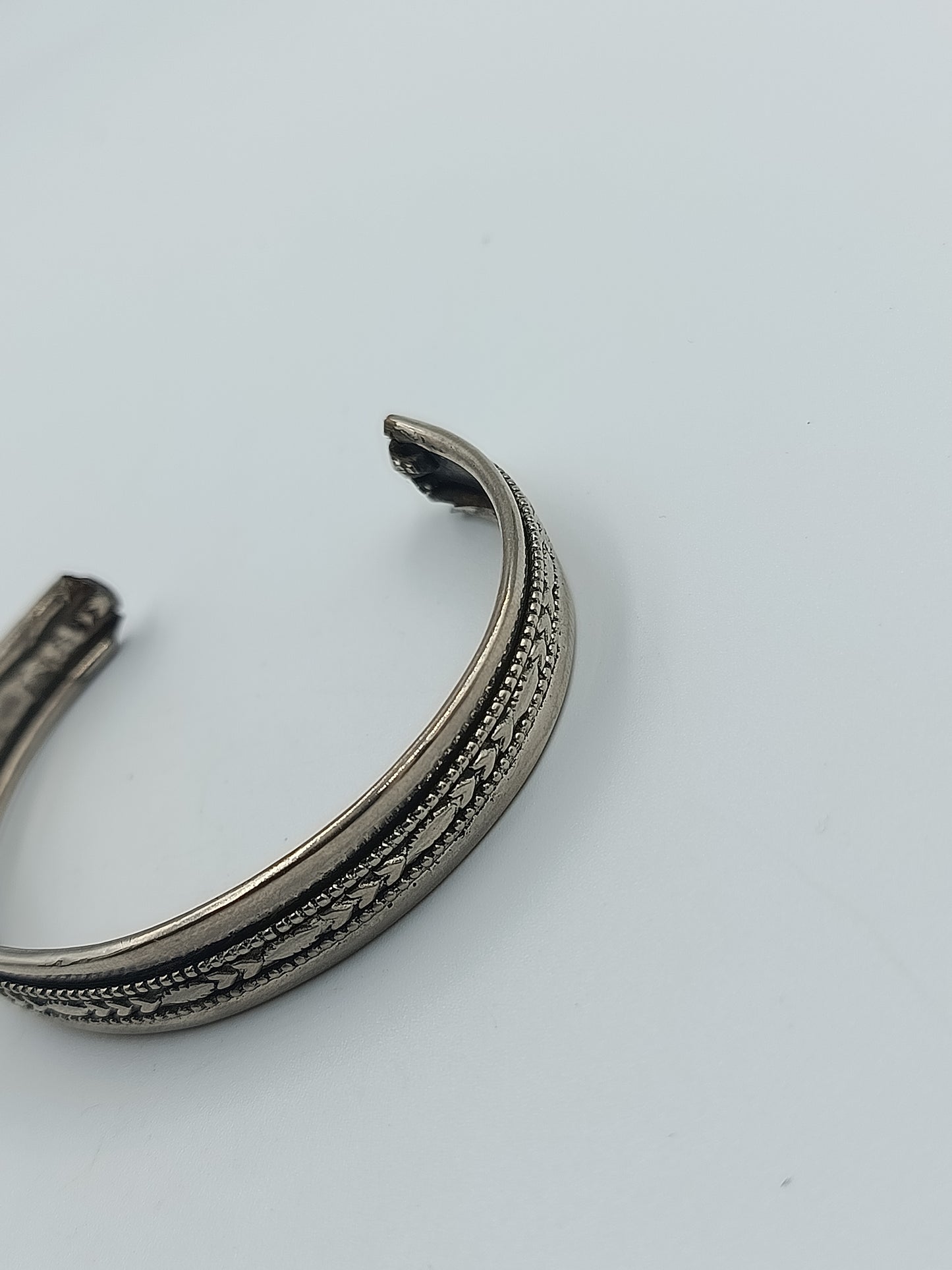 Vintage Armreif mit Ethno-Gravur