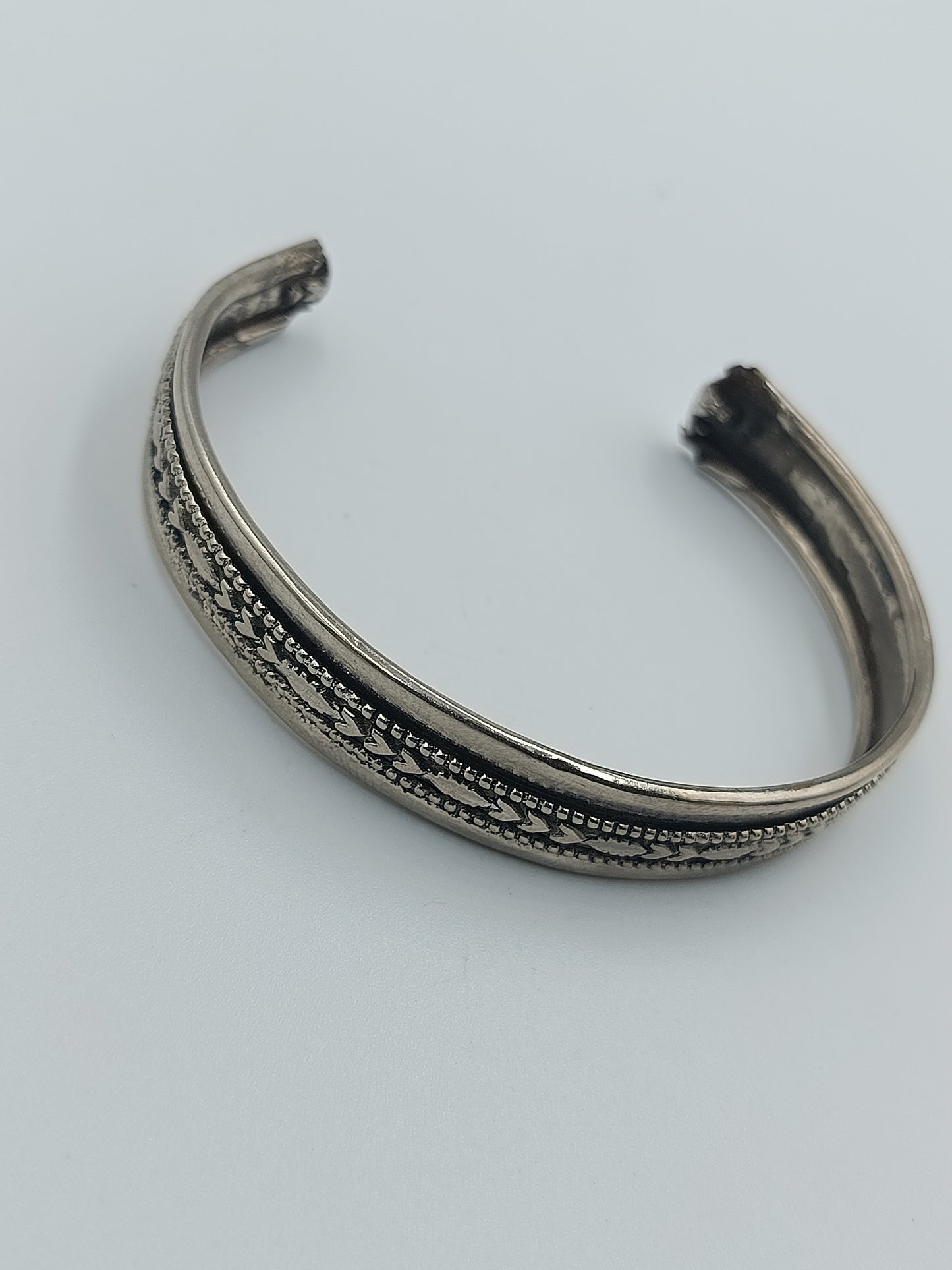 Vintage Armreif mit Ethno-Gravur