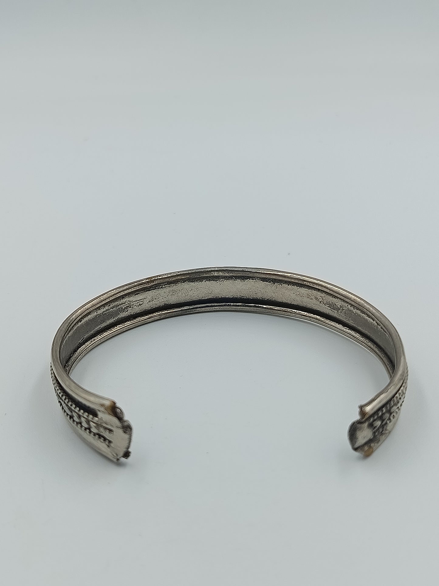 Vintage Armreif mit Ethno-Gravur