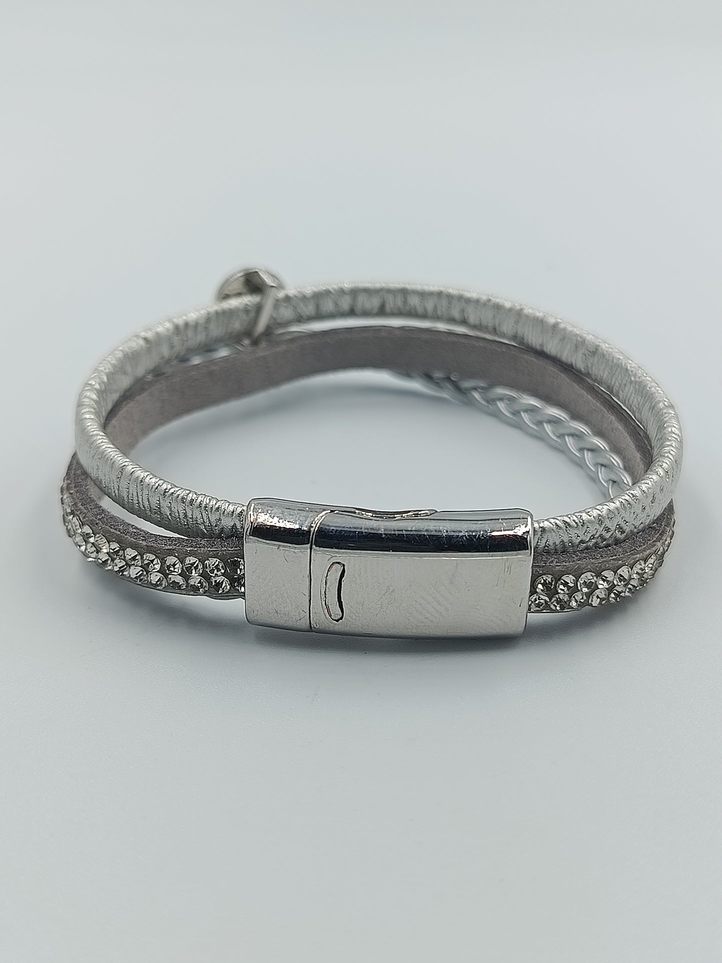 Modernes Armband in Silberoptik mit Magnetverschluss