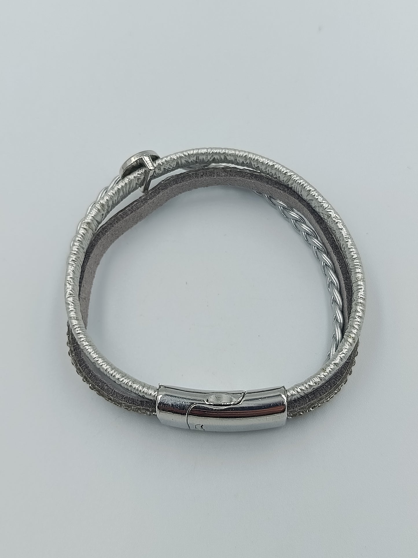 Modernes Armband in Silberoptik mit Magnetverschluss