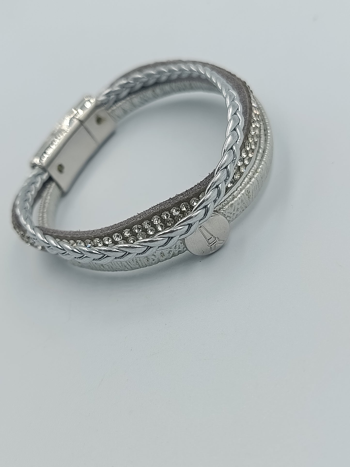 Modernes Armband in Silberoptik mit Magnetverschluss