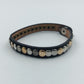 Schwarzes Lederarmband mit Nieten