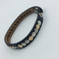 Schwarzes Lederarmband mit Nieten