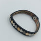 Schwarzes Lederarmband mit Nieten