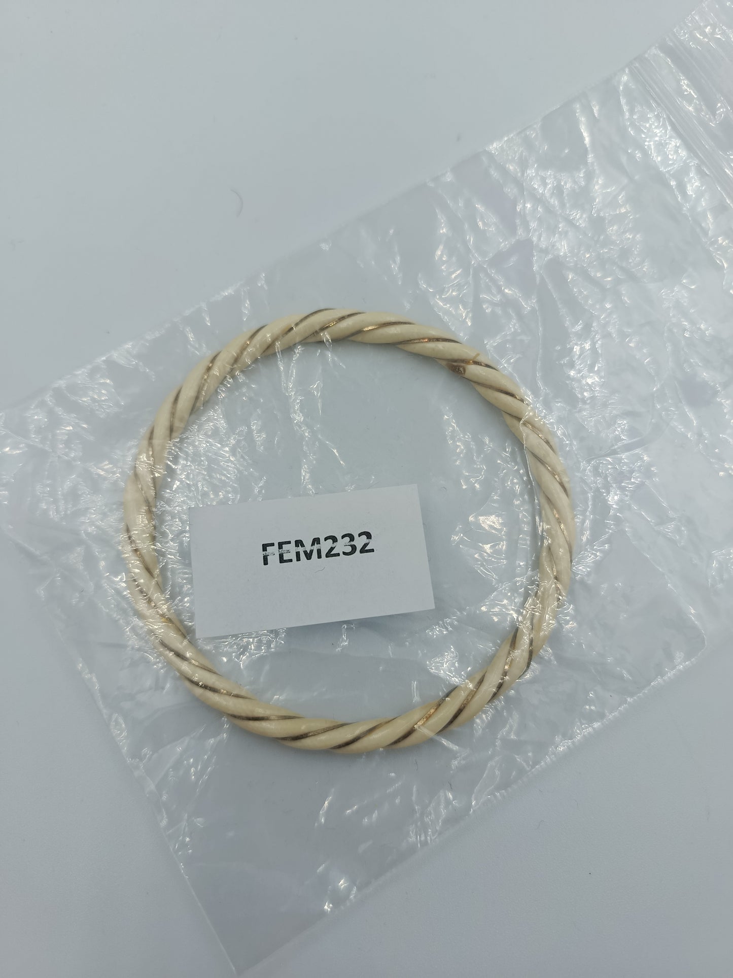 Starres Armreif-Armband im gedrehten Design