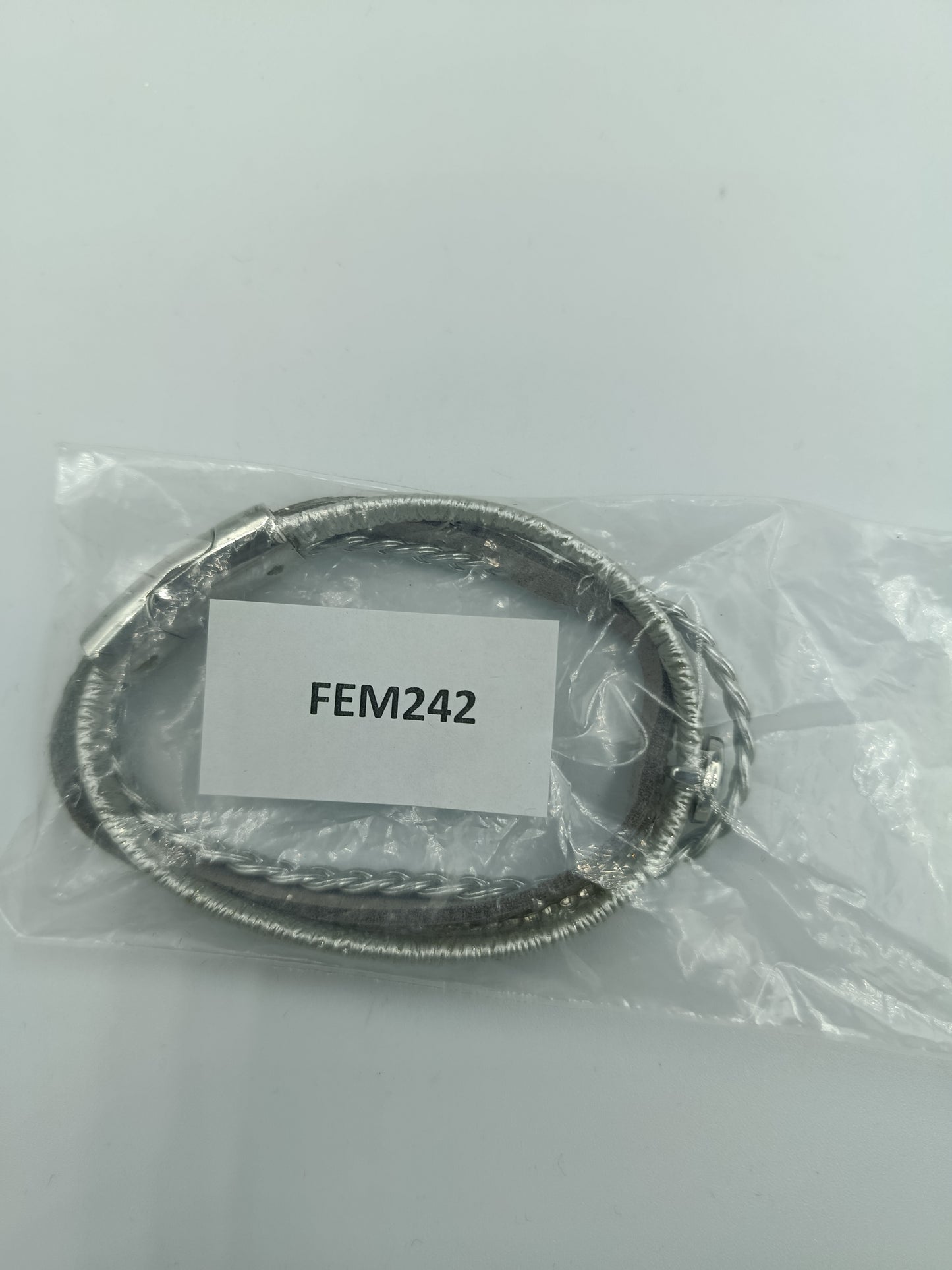 Modernes Armband in Silberoptik mit Magnetverschluss