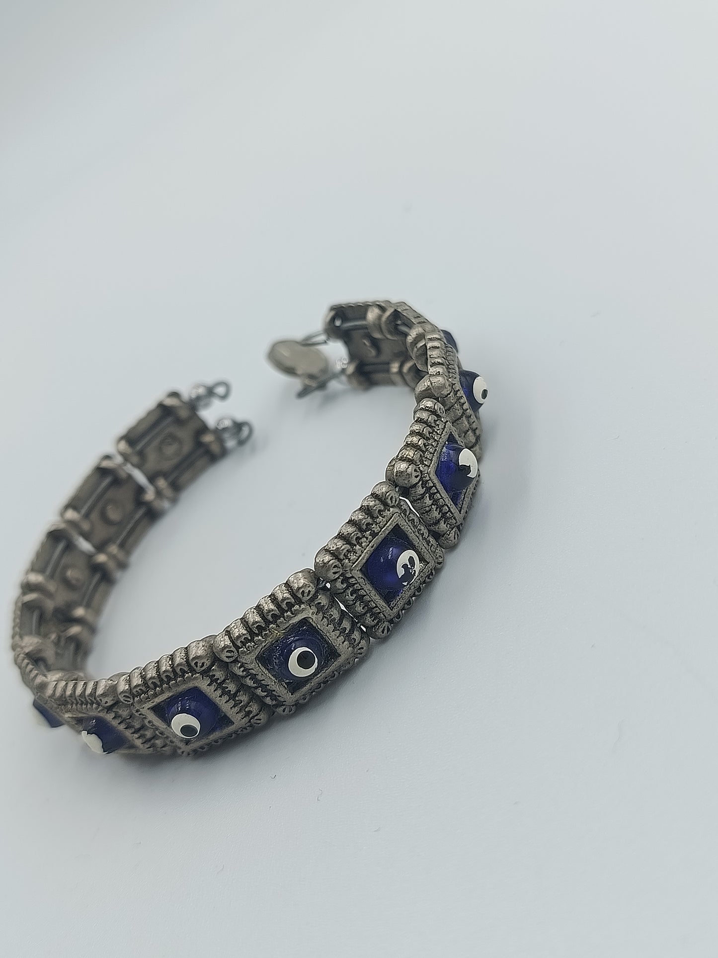Antikes Silberarmband mit Nazar-Amuletten