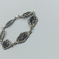 Filigranes Armband mit schwarzen Steineinsätzen
