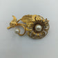 Goldfarbene Vintage-Brosche mit Perlenblüten