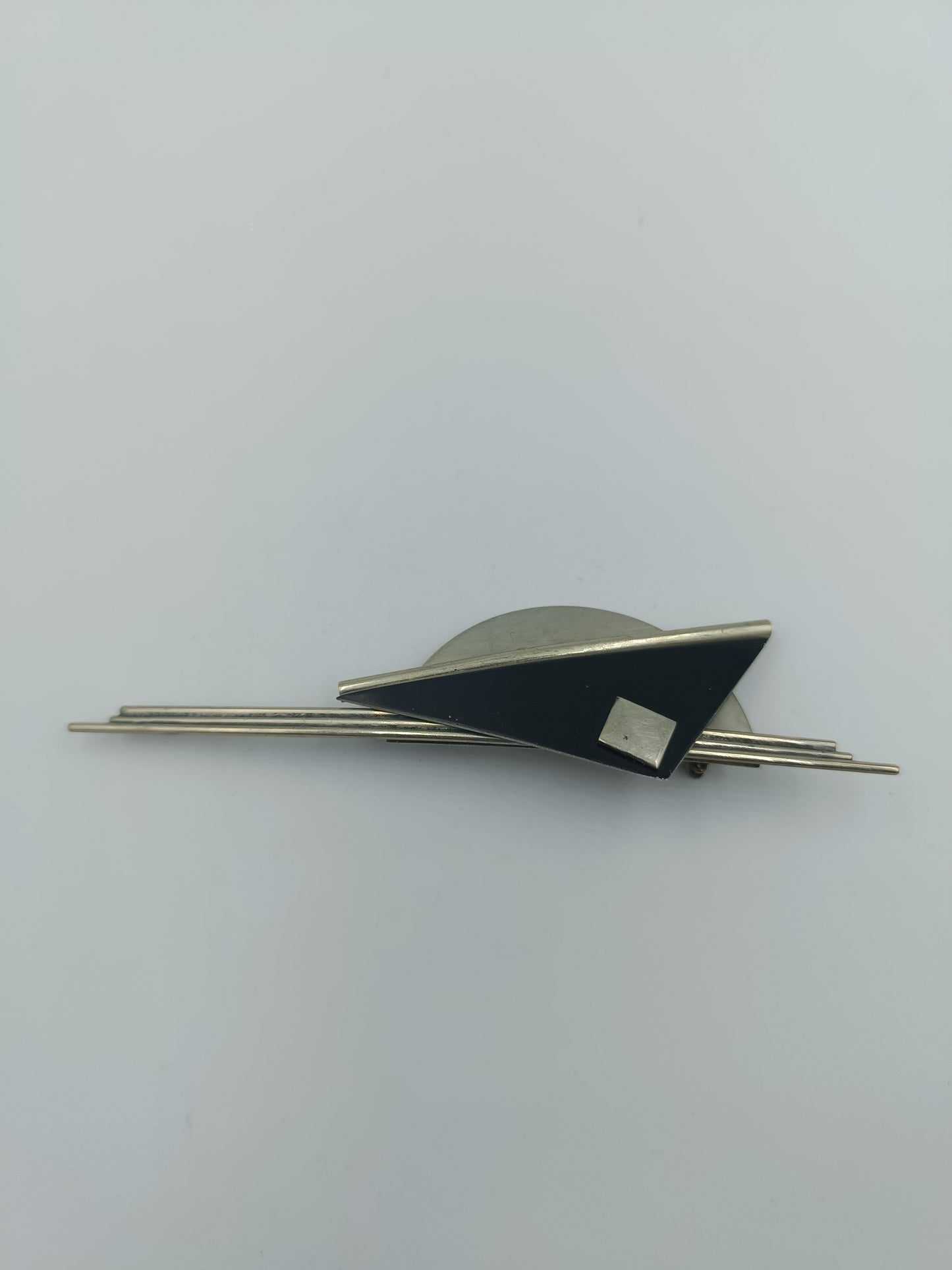 Modernistische Brosche in Silberoptik