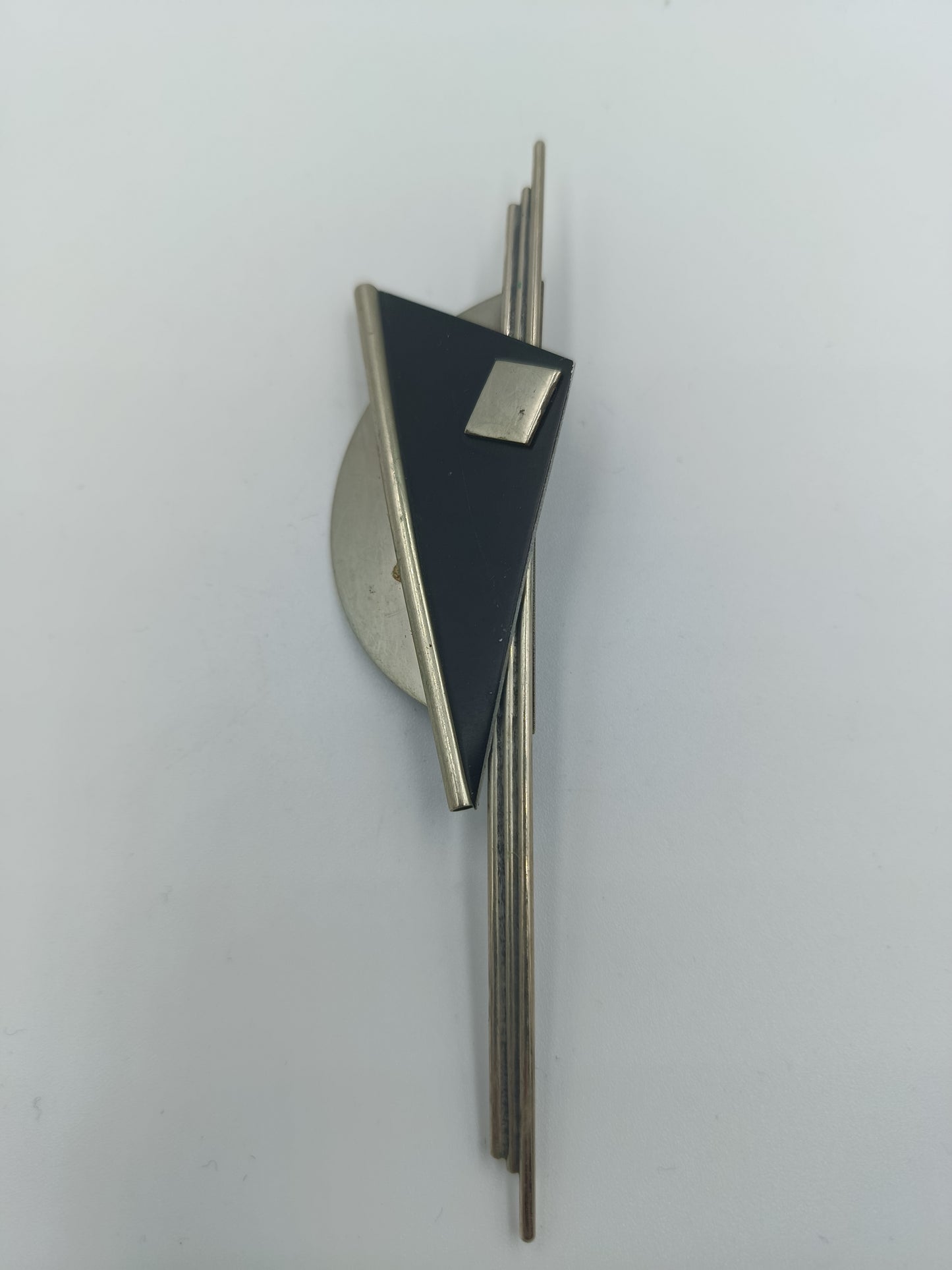 Modernistische Brosche in Silberoptik